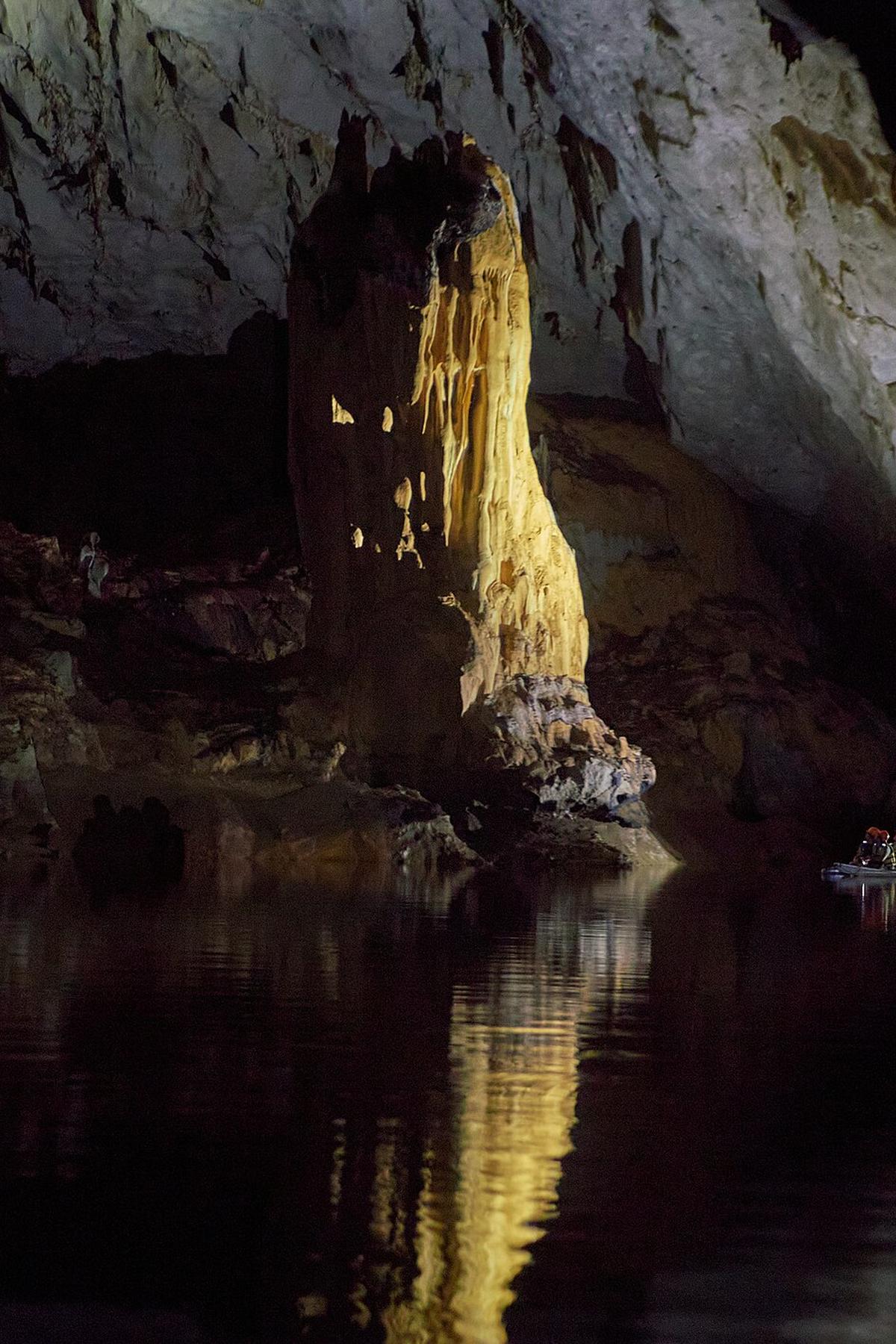 Puerto Princesa Underground River cave